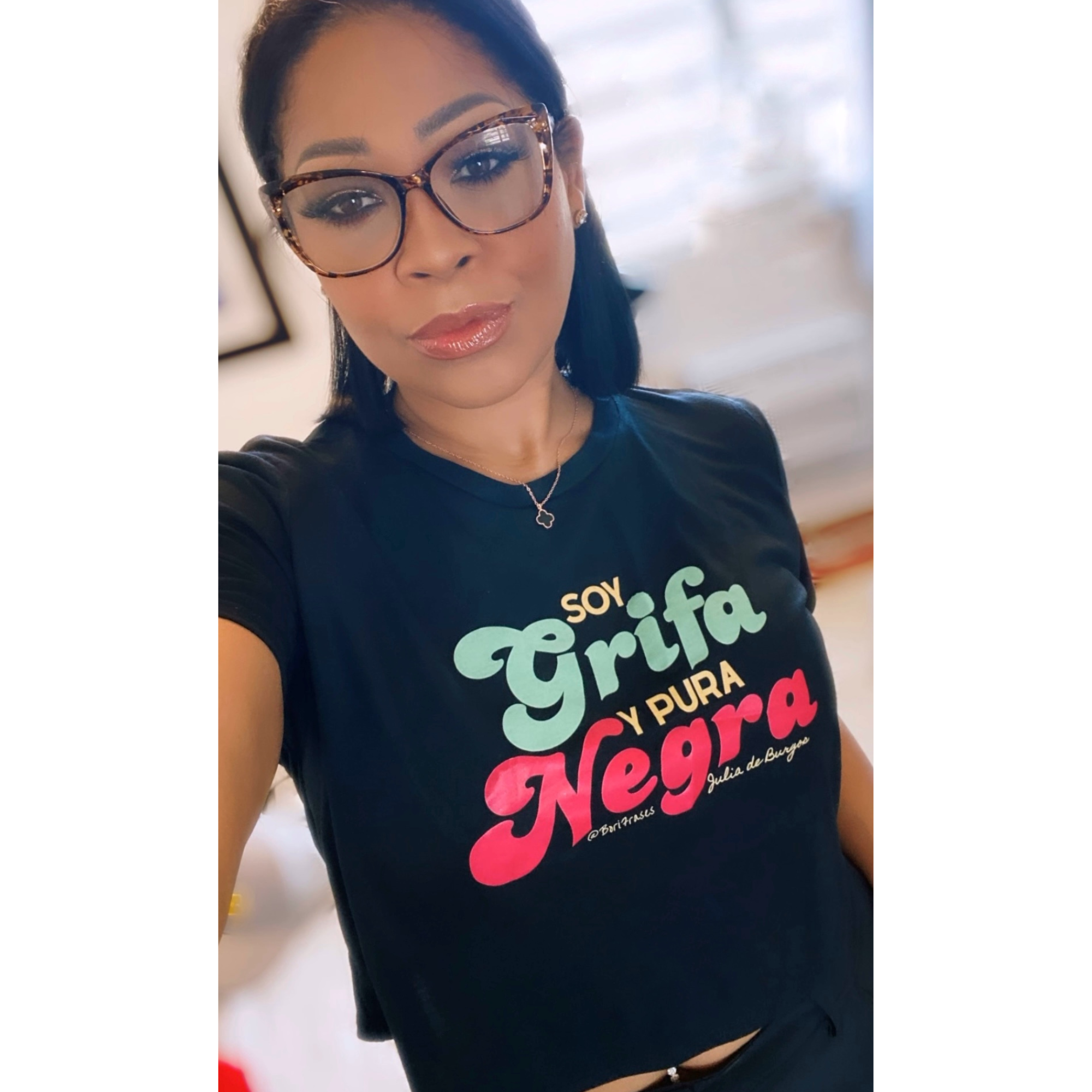 Lizmarie QUintana Camisa Crop Top con frase de Julia de Burgos Soy grifa y pura negra del poema ay ay ay de la grifa negra