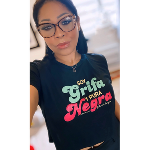 Lizmarie QUintana Camisa Crop Top con frase de Julia de Burgos Soy grifa y pura negra del poema ay ay ay de la grifa negra