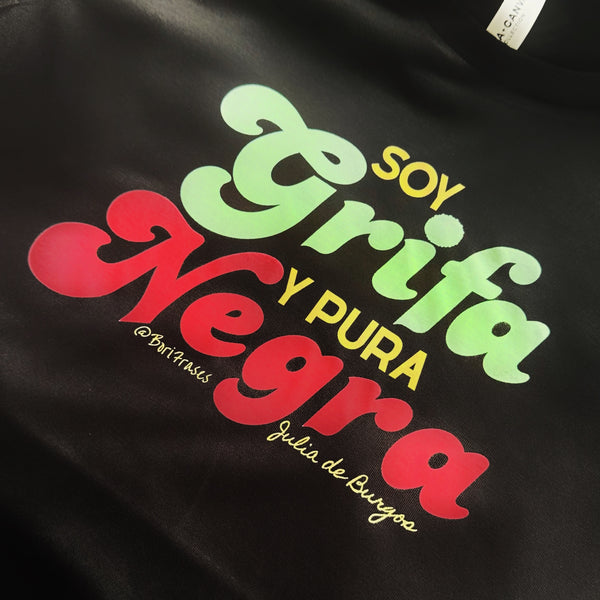 Camisa Crop Top con frase de Julia de Burgos Soy grifa y pura negra del poema ay ay ay de la grifa negra