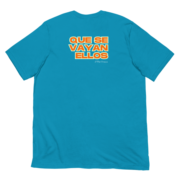 Camisa con diseño doble (por delante y detrás).

Incluye estas frases:
• Por delante (front): "Que regresen los nuestros"
• Por detrás (back): "Que se vayan ellos"

Perfecta para vestir en la residencia en Puerto Rico "Yo no me voy a ir de aquí" del álbum DtFm de Bad Bunny. ¡O simplemente porque sí!