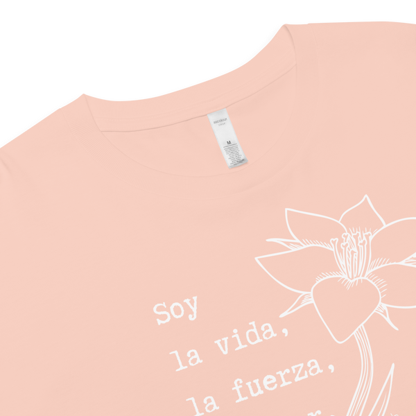 Camisa con "A Julia De Burgos", uno de los primeros poemas feministas de Puerto Rico:"Yo soy la vida, la fuerza, la mujer