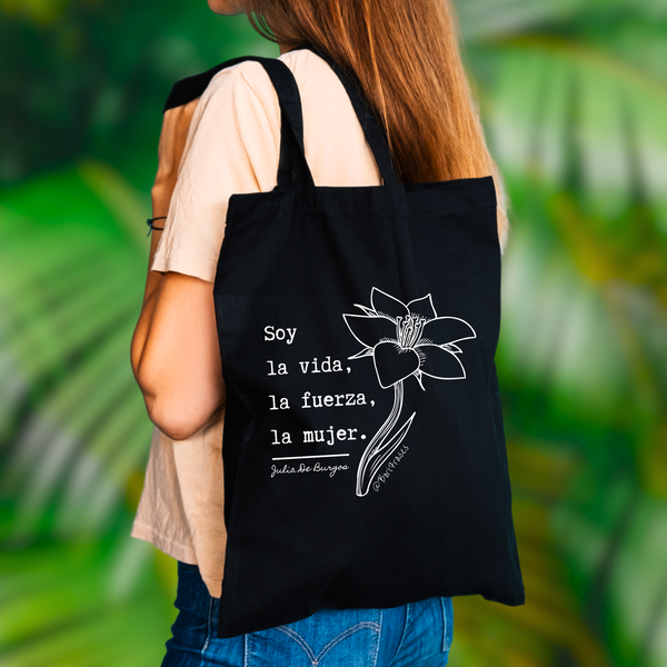 Tote bag con frase de julia de burgos yo soy la vida la fuerza la mujer