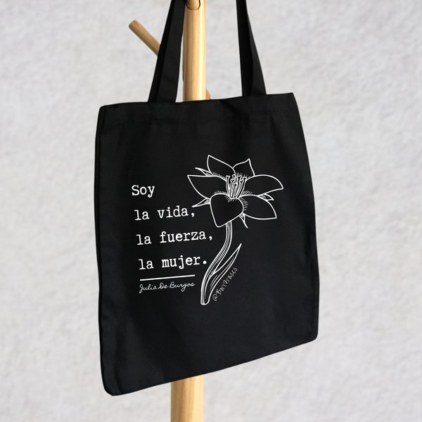 Tote bag con frase de julia de burgos yo soy la vida la fuerza la mujer