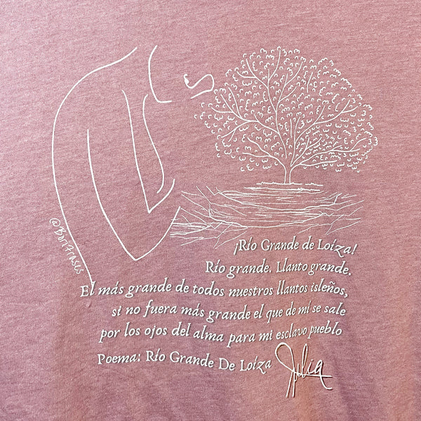 Camisa T-Shirt con frase del poema de Julia De Burgos: Río Grande De Loíza | T-Shirt with Julia De Burgos poem Rio Grande De Loiza