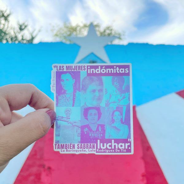 Sticker con revolucionarias de Puerto Rico y verso del himno nacional original de Puerto Rico, La Borinquena de Lola Rodríguez De Tió: "Ya no queremos déspotas, caiga el tirano ya. Las mujeres indómitas también sabrán luchar." Sticker with Puerto Rican women revolutionaries and La Borinquena national anthem