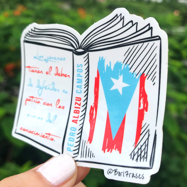 Vinyl sticker con frase de Pedro Albizu Campos, revolucionario de Puerto Rico: Los jóvenes tienen el deber de defender su patria con las armas del conocimiento.