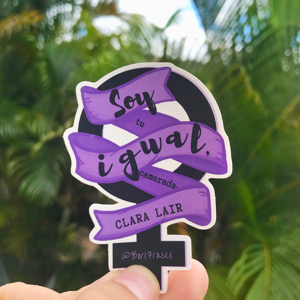 Sticker con frase de nuestra poeta feminista de Puerto Rico: Clara Lair
