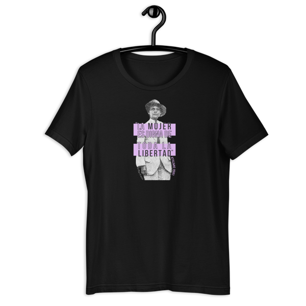 Camisa con frase de Luisa Capetillo, símbolo de los derechos de la mujer y la equidad en Puerto Rico: "La mujer, como factor importante en la civilización humana, es digna de obtener toda la libertad." T-Shirt with Luisa Capetillo's quote.